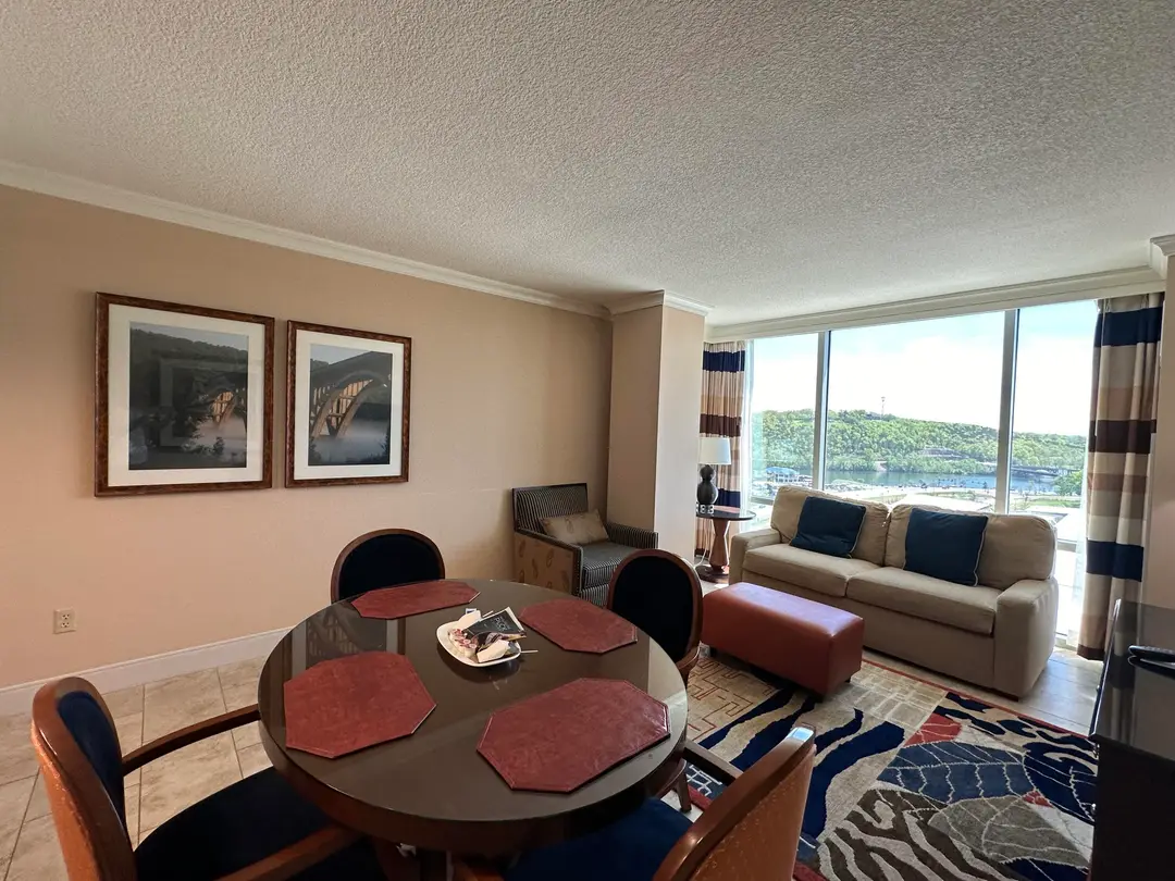 200 S Sycamore Street — photo 10
