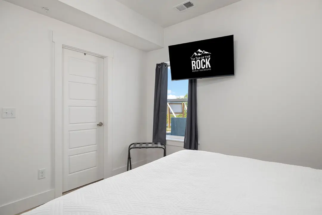 208 & 212 Chateau Mountain Hilltop Way — photo 11