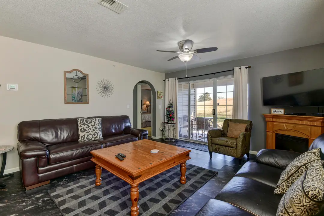 192 W Rockford Drive — photo 3