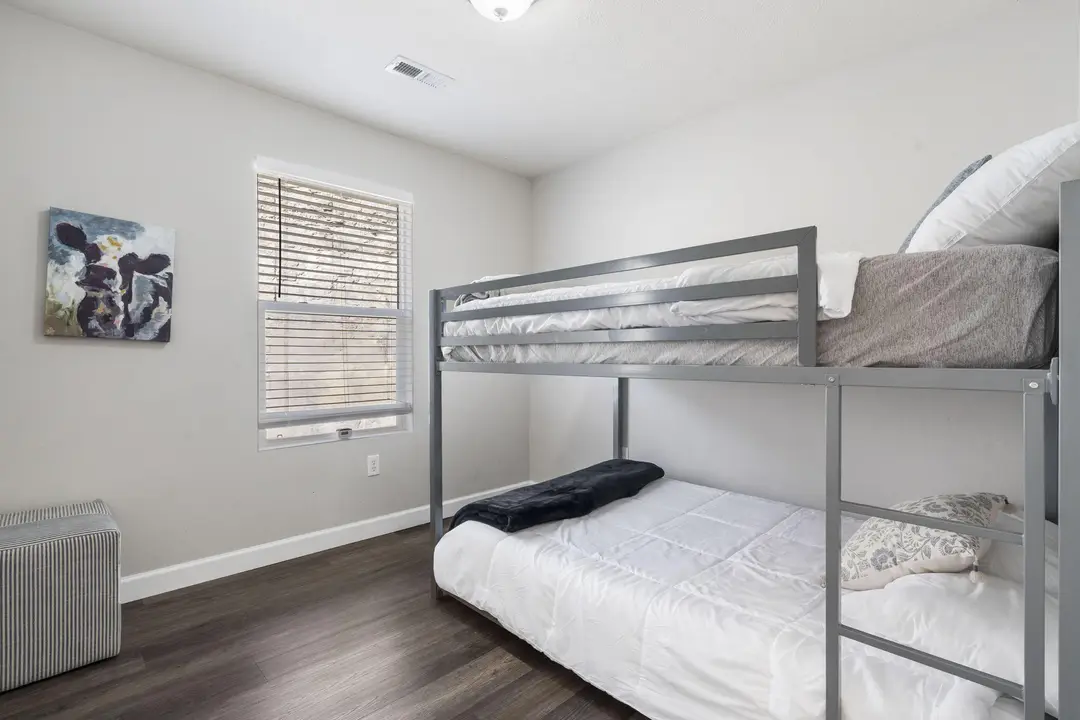 2964 Vineyards Parkway — photo 34