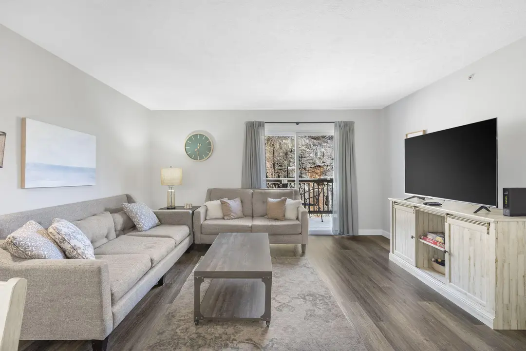 2964 Vineyards Parkway — photo 8