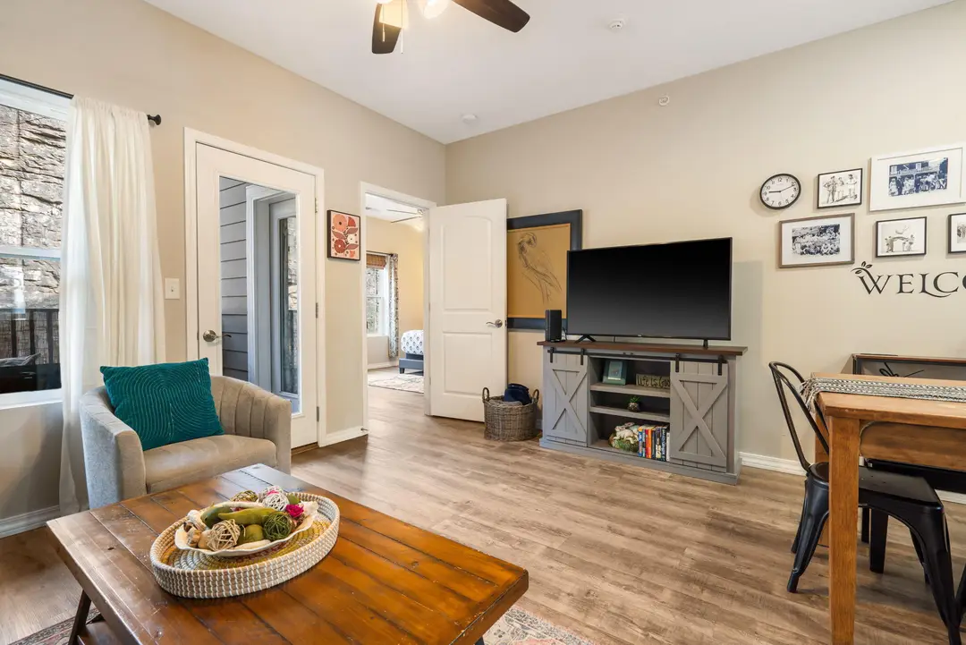 3112 S Vinyards Terrace Parkway — photo 3