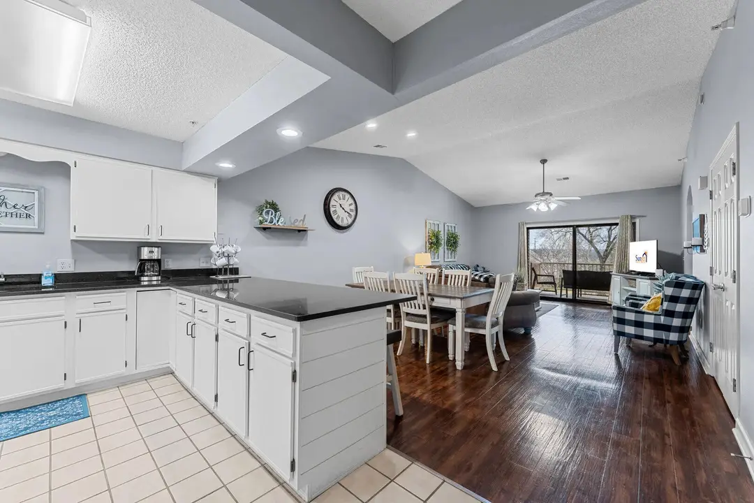 350 S Wildwood Drive — photo 3