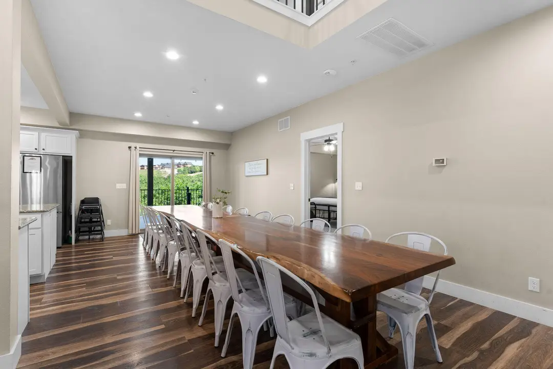 440 Lake Front Drive — photo 5