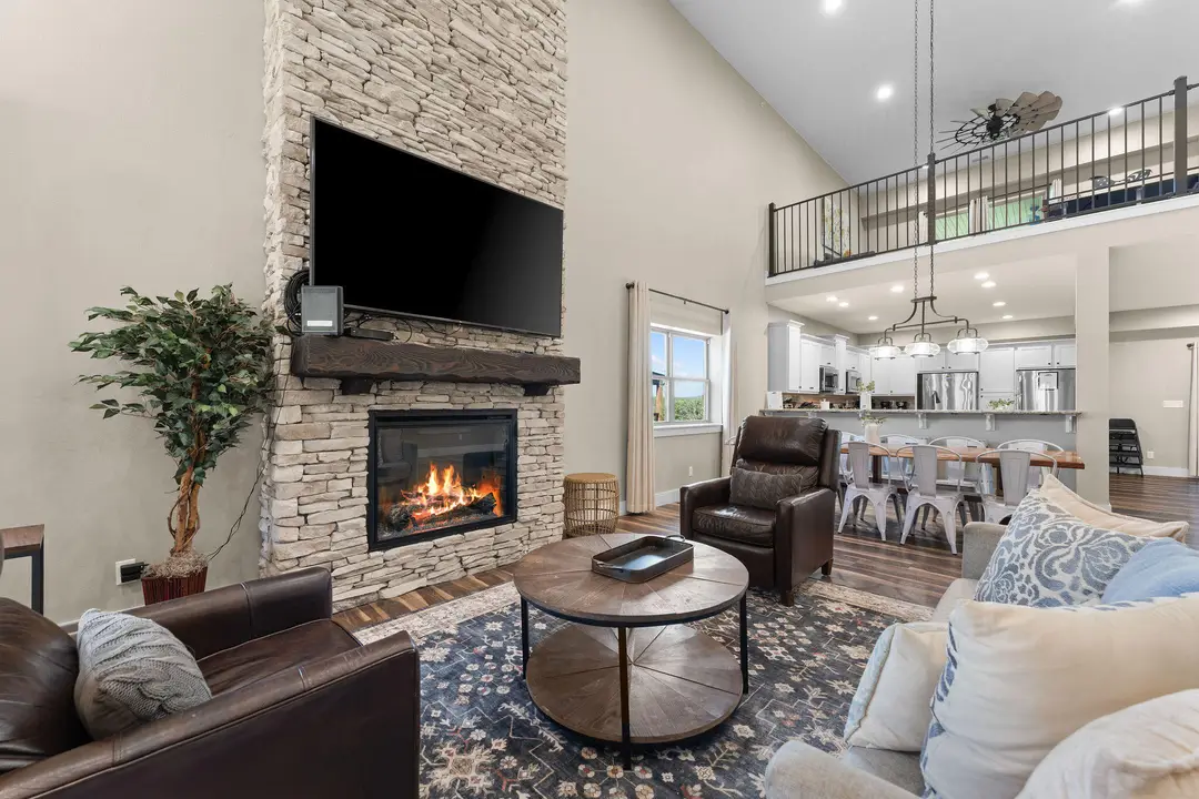 440 Lake Front Drive — photo 8