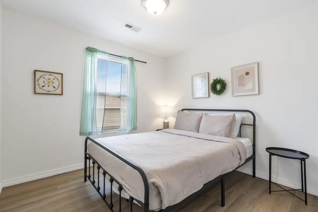 2950 Vineyards Parkway — photo 13