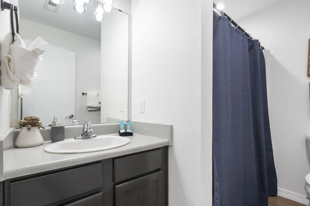 2950 Vineyards Parkway — photo 14