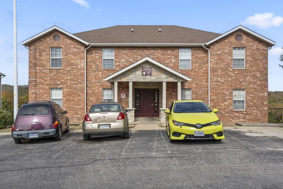 2950 Vineyards Parkway — photo 2