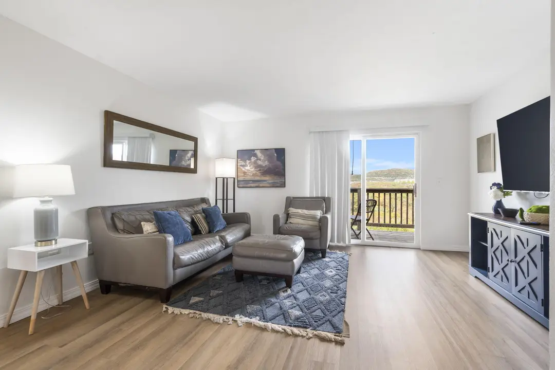 2950 Vineyards Parkway — photo 3