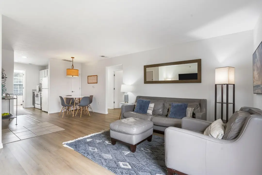 2950 Vineyards Parkway — photo 4