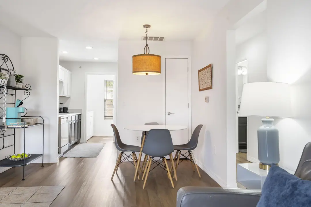 2950 Vineyards Parkway — photo 5