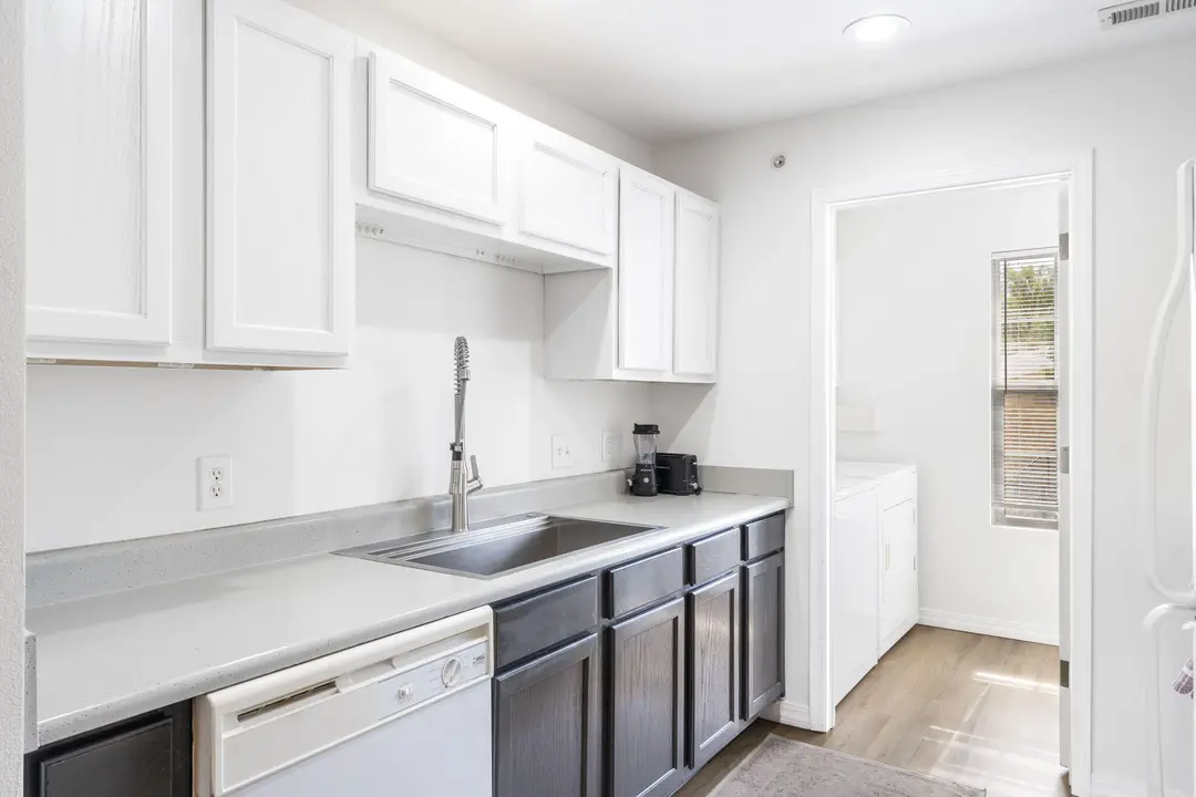 2950 Vineyards Parkway — photo 9