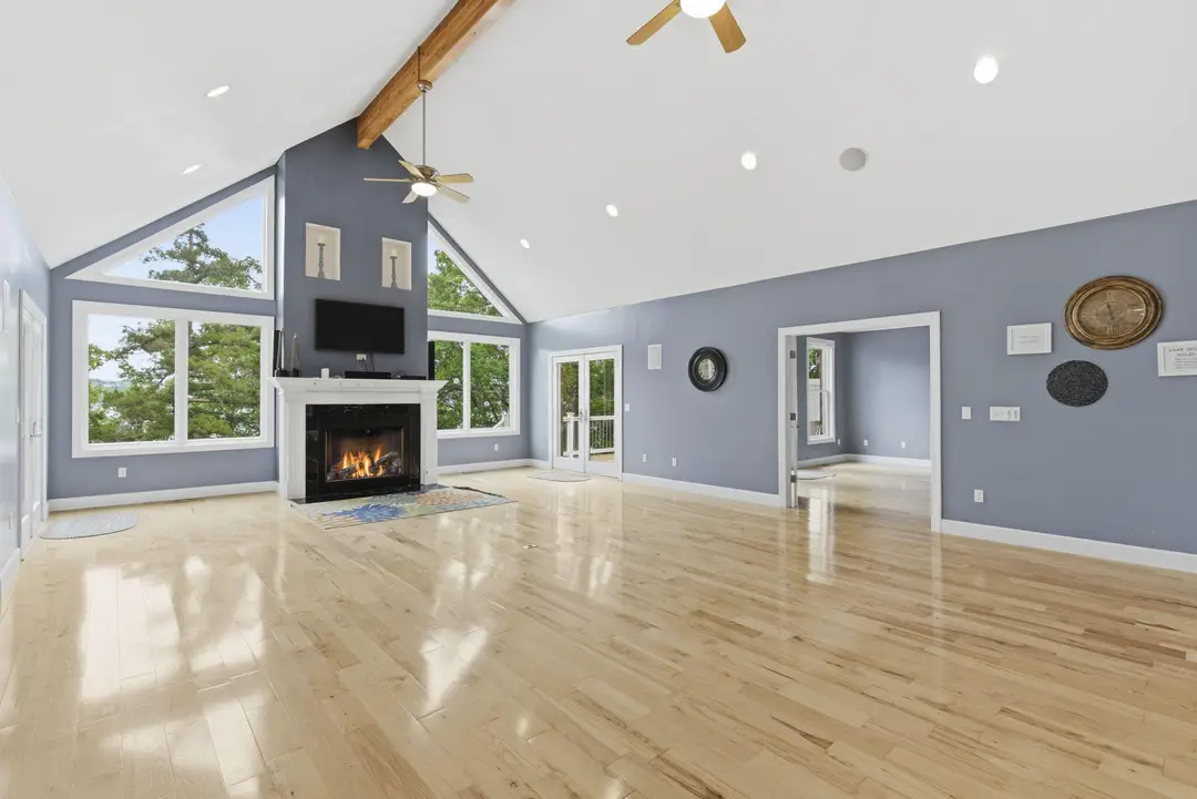 317 Scenic Drive — photo 2
