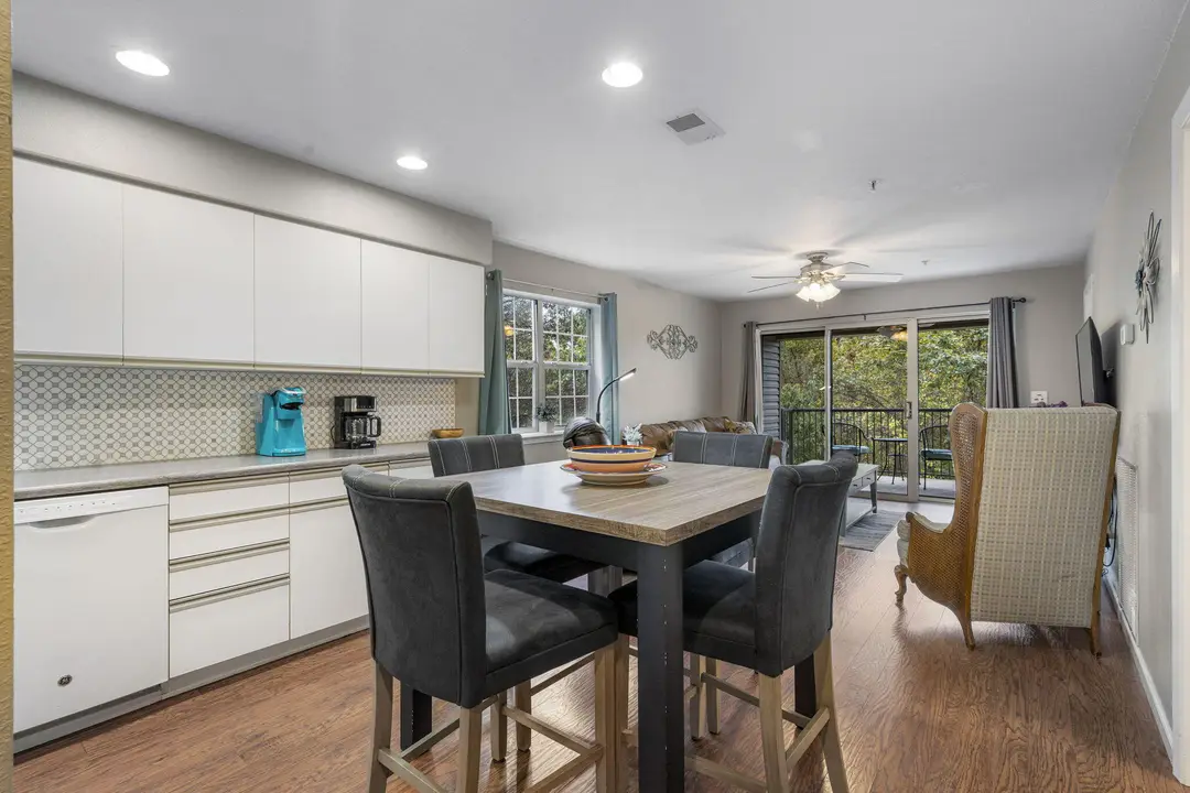 505 Valley View Drive — photo 12