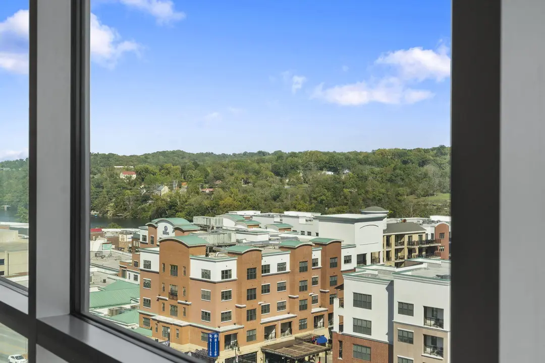 200 S Sycamore Street — photo 14