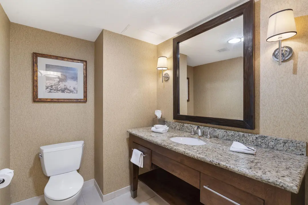 200 S Sycamore Street — photo 16