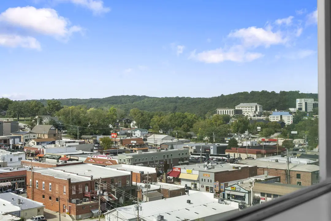 200 S Sycamore Street — photo 11