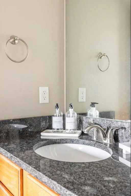 2915 Vineyards Parkway — photo 27