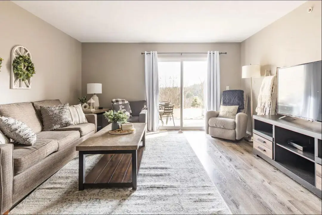 2915 Vineyards Parkway — photo 3