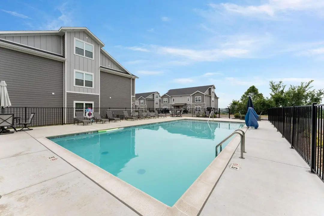 2915 Vineyards Parkway — photo 36