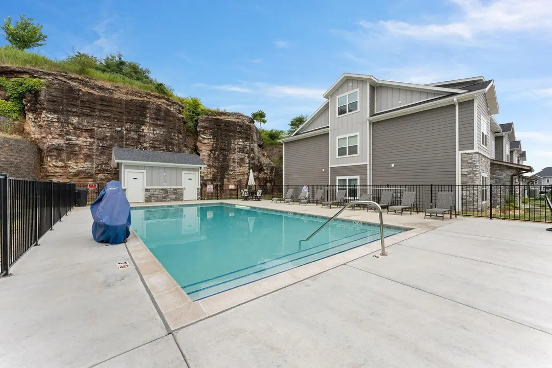 2915 Vineyards Parkway — photo 37