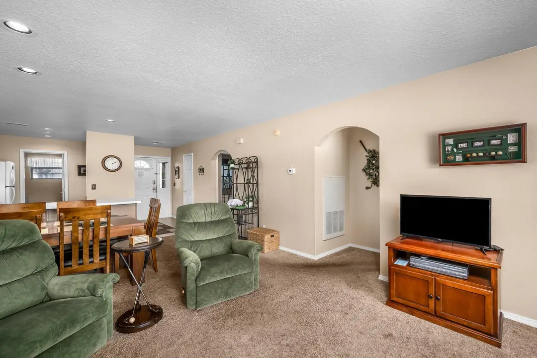 2700 Green Mountain Drive — photo 8