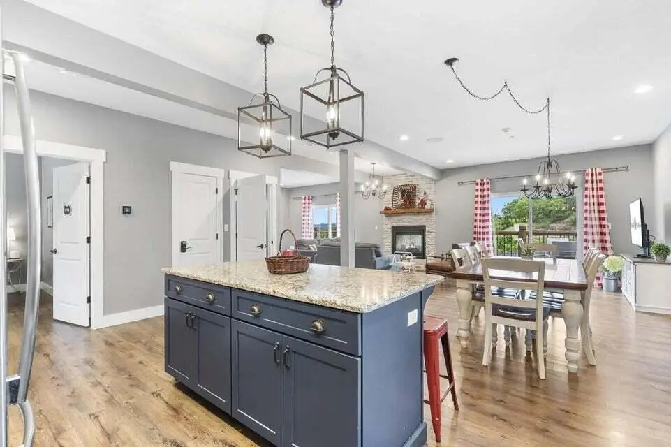 155 Lakefront Drive — photo 2