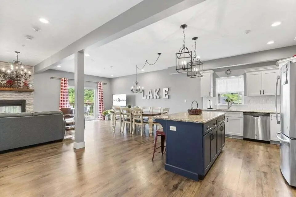 155 Lakefront Drive — photo 6