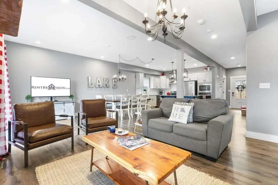 155 Lakefront Drive — photo 9