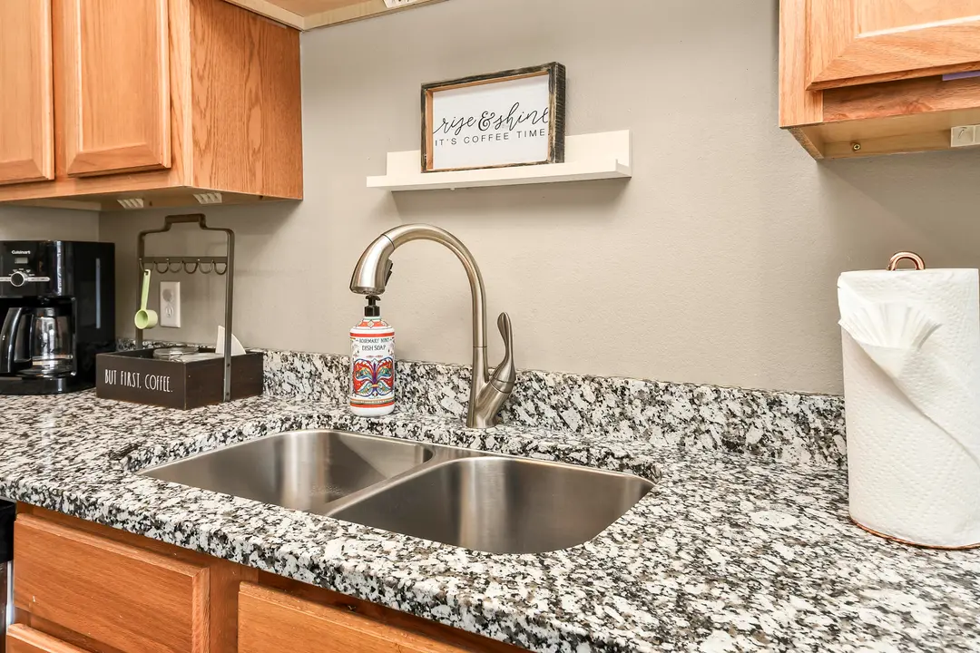 2952 Vineyards Parkway — photo 14