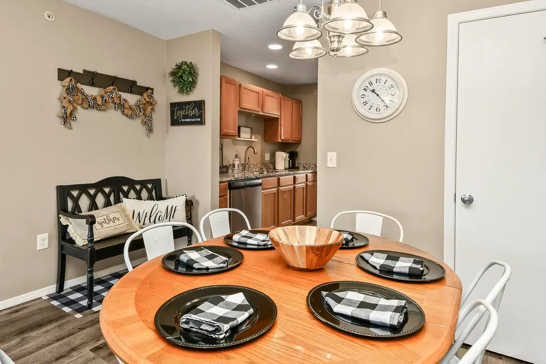 2952 Vineyards Parkway — photo 17
