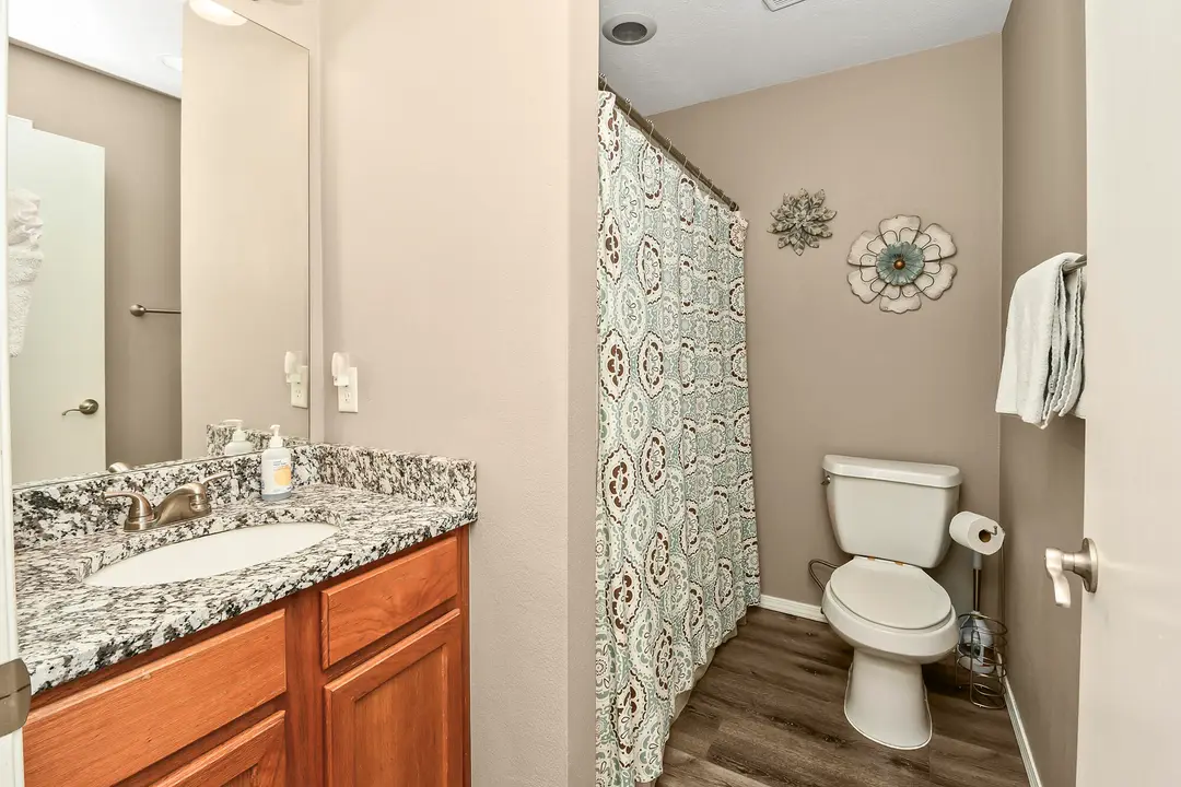 2952 Vineyards Parkway — photo 22