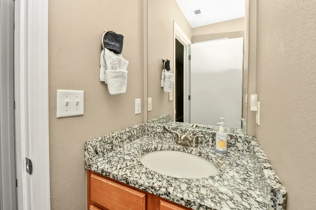 2952 Vineyards Parkway — photo 23