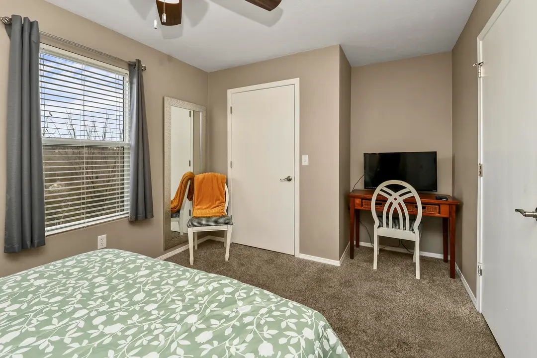 2952 Vineyards Parkway — photo 25