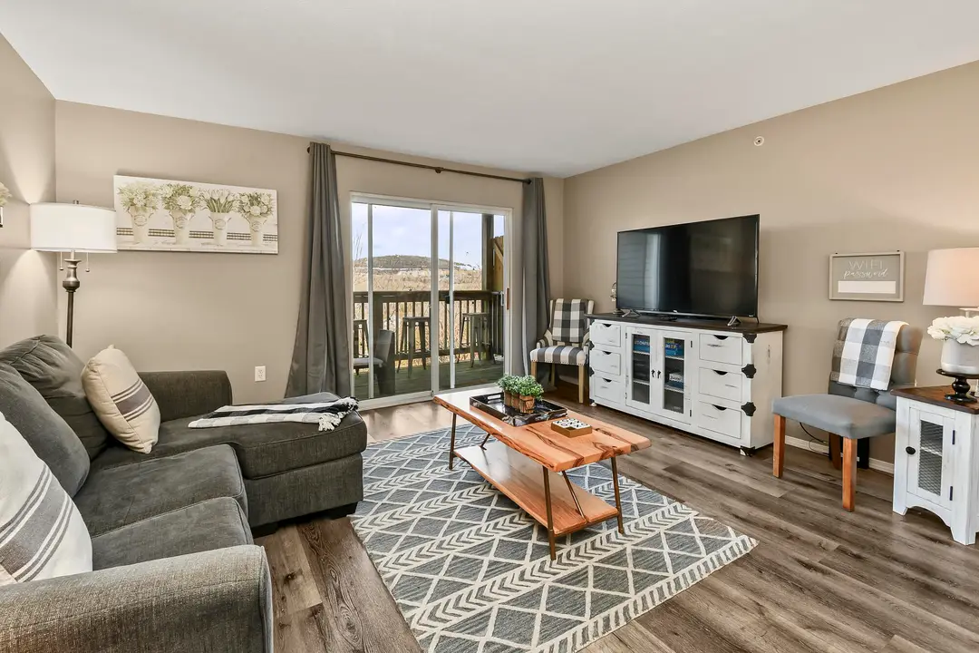 2952 Vineyards Parkway — photo 5
