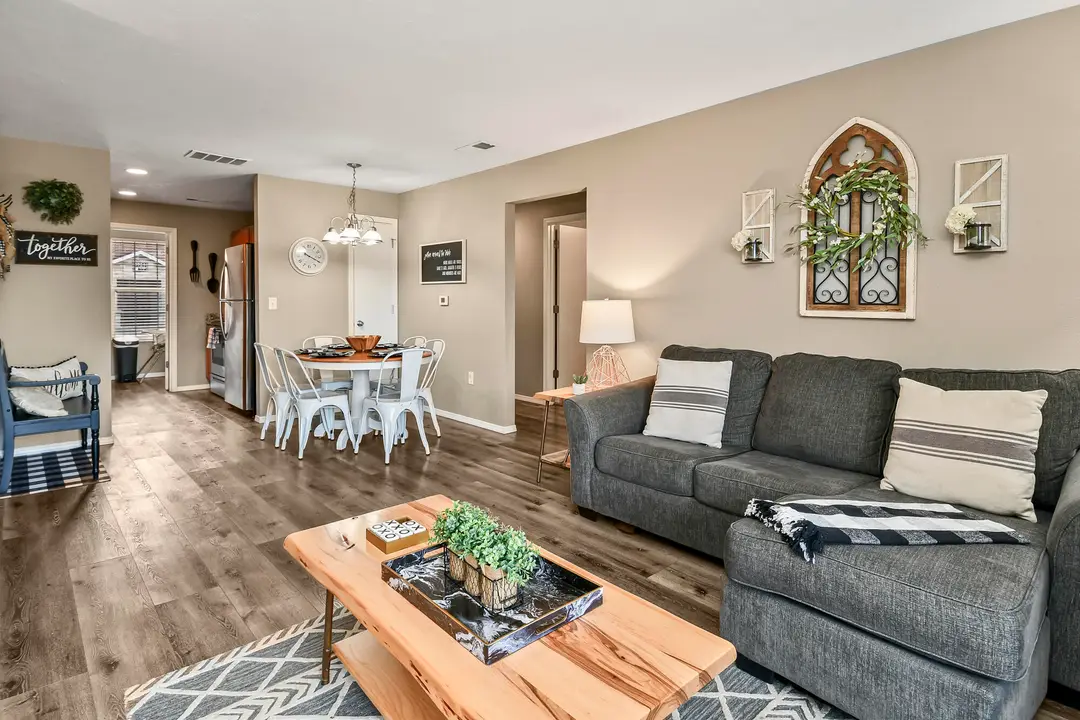 2952 Vineyards Parkway — photo 9