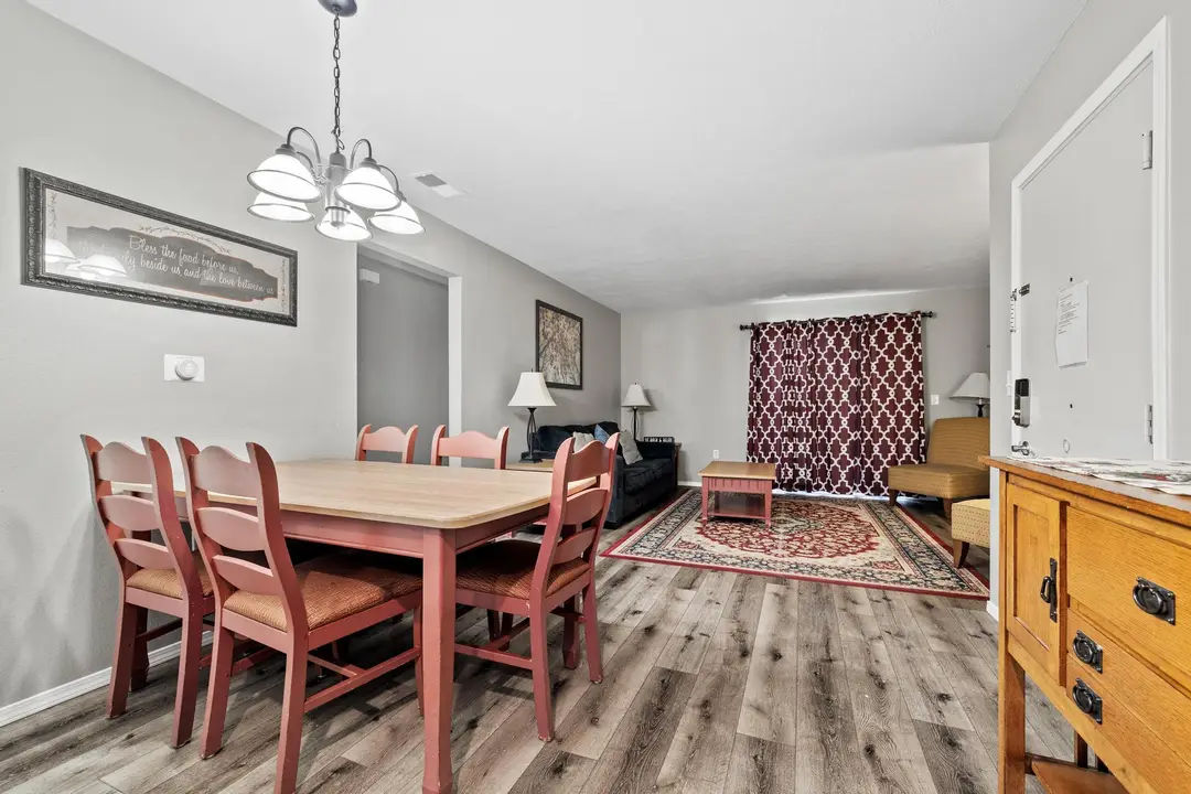 2904 Vineyards Parkway — photo 3