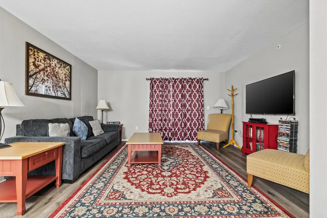 2904 Vineyards Parkway — photo 5