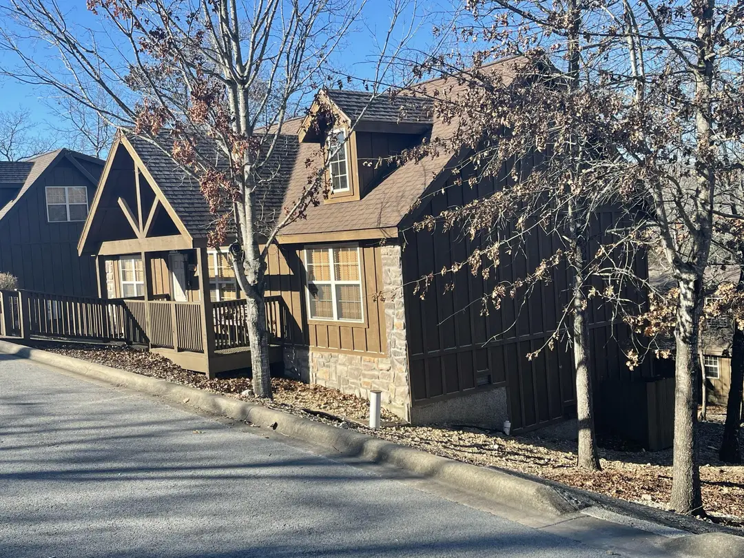 61 Bells Ave. — photo 2