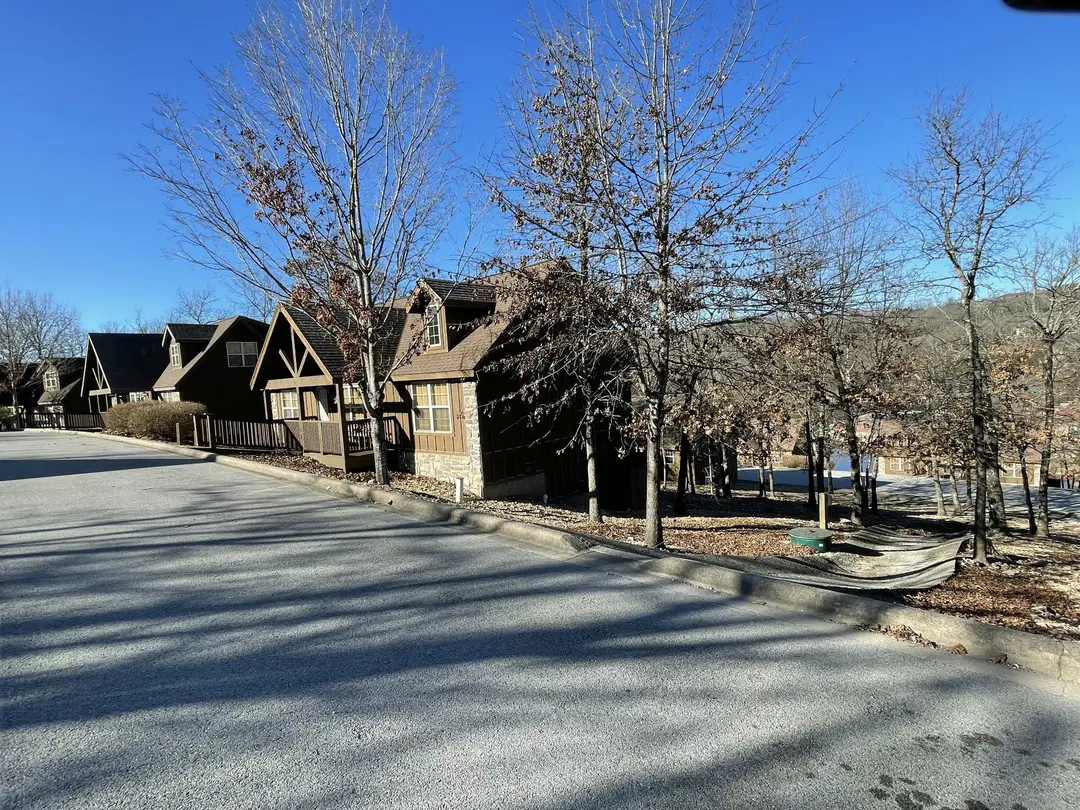 61 Bells Ave. — photo 3