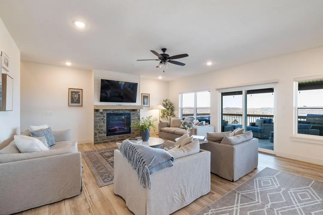 135 Frontier Way — photo 7