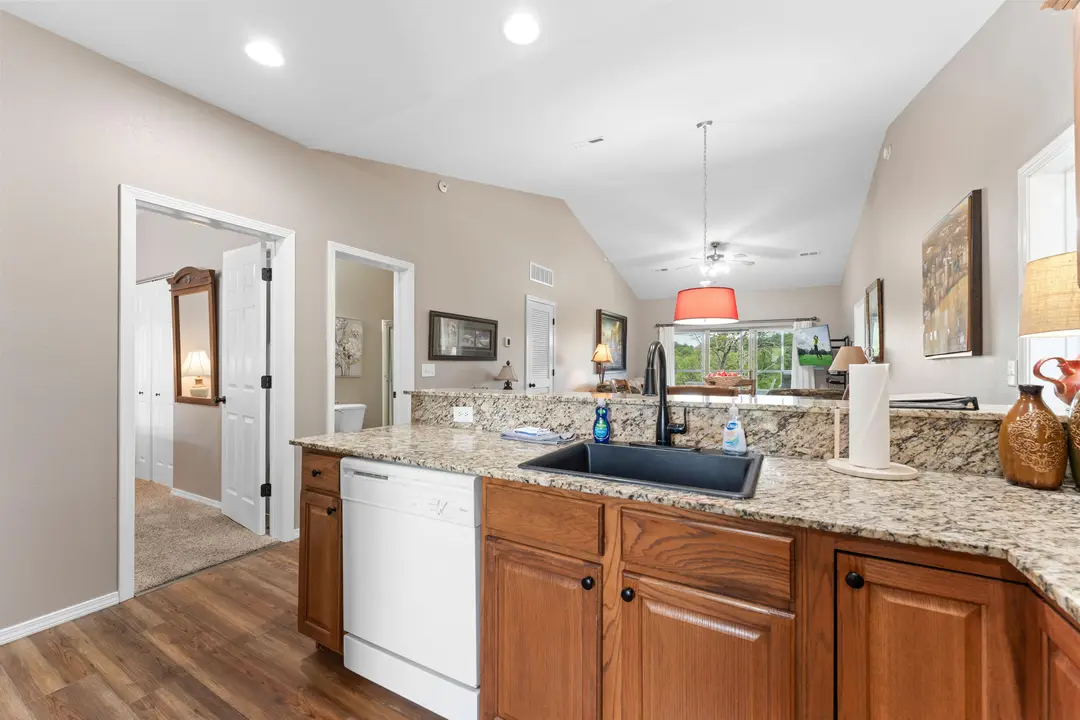 1069 Golf Drive — photo 4