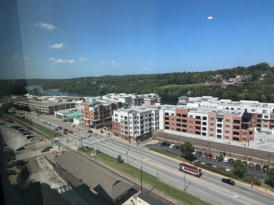 200 S Sycamore Street — photo 10