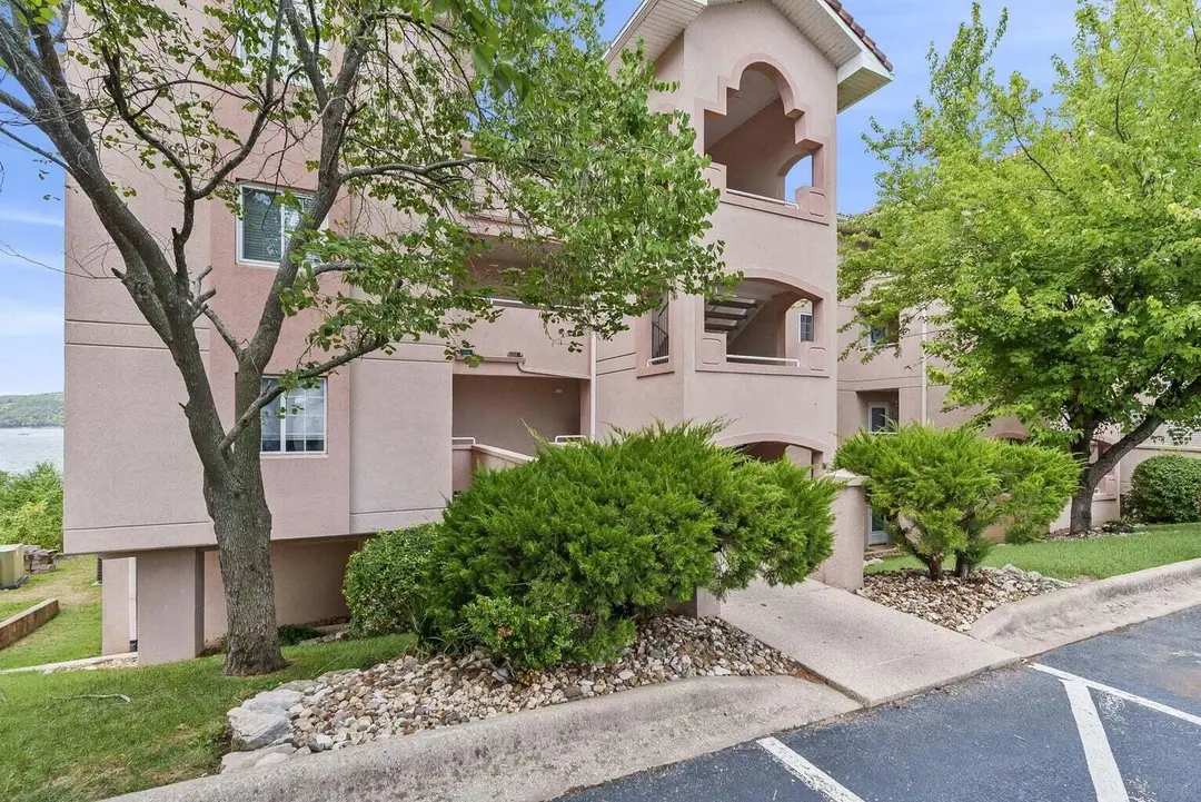 700 Emerald Pointe Drive — photo 3