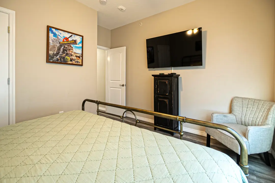 3111 S Vineyards Terrace — photo 8