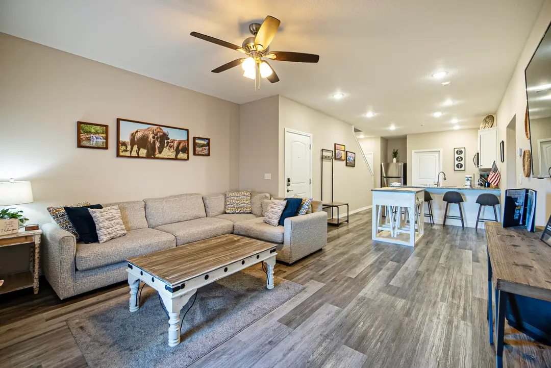 3111 S Vineyards Terrace — photo 2