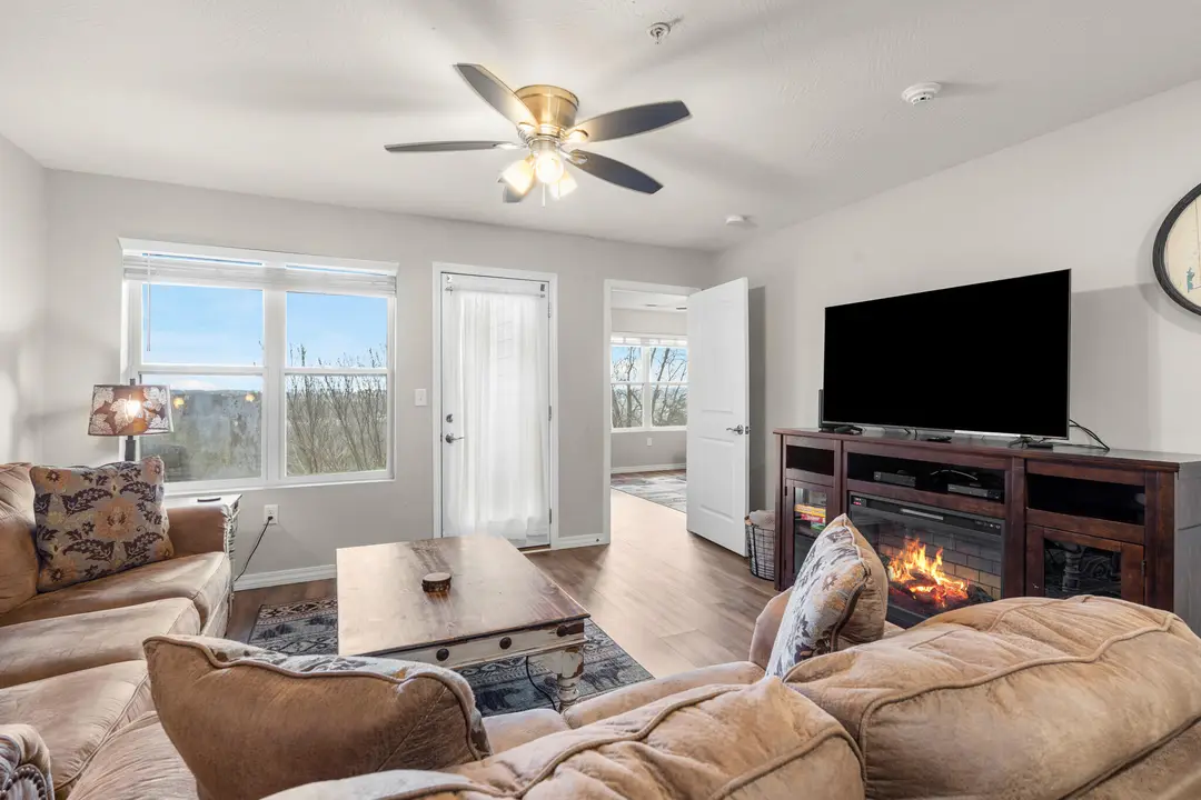 3105 S Vineyards Terrace — photo 3