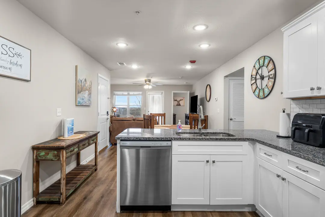3105 S Vineyards Terrace — photo 8