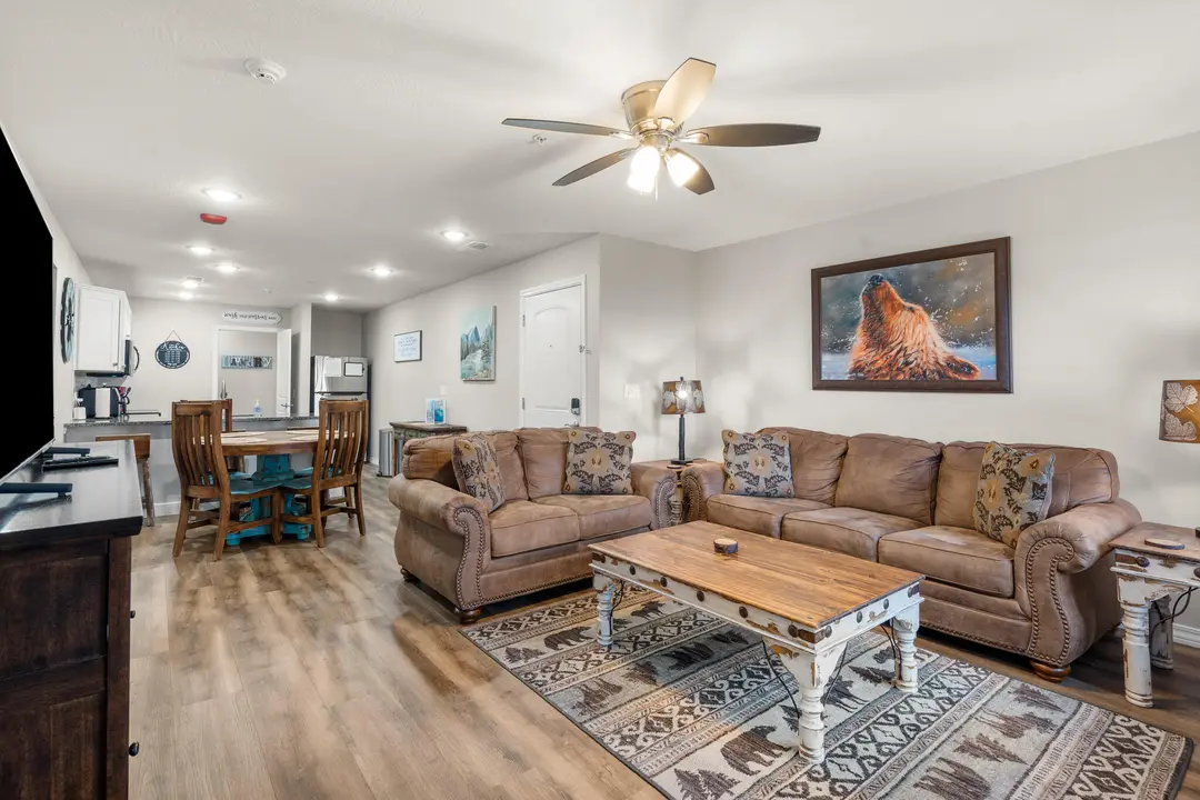 3105 S Vineyards Terrace