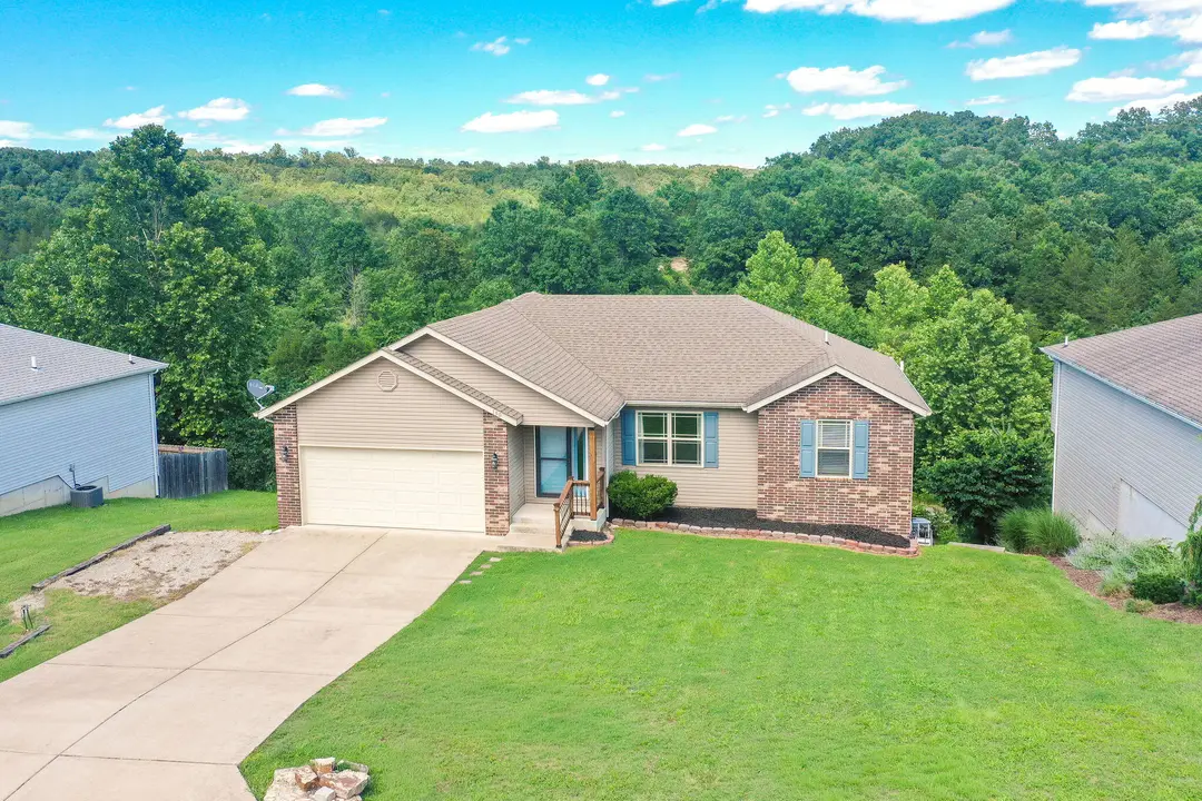 150 Whispering Meadows Parkway — photo 1